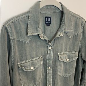 Gap Denim Western top with pearl snaps! Sz M